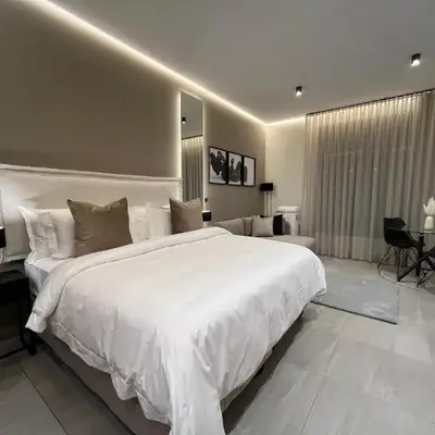 Luxury King Studio