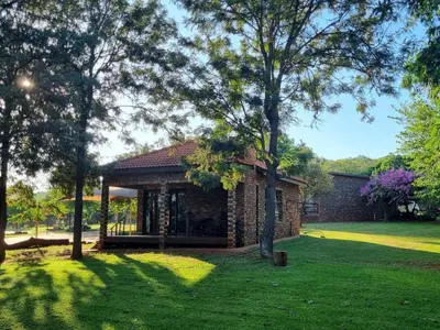 a brick house with a yard with trees at Villa Rosa Guest Farm in Eersbewoond