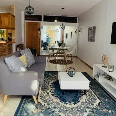 Cosy flat with garden near Loftus & embassies