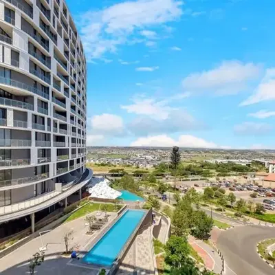 Mphoentle Residence ellipse waterfall
