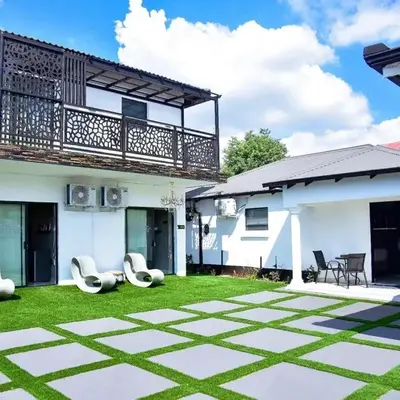 C'est La Vie Guest House