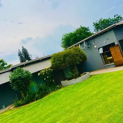 QHAWEKAZI GUEST HOUSe