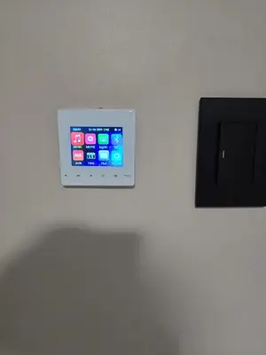 an apple ipod on a wall next to a tv at La Majestic Guest Lodge in Centurion