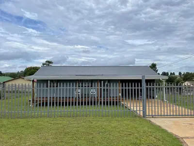 a building with a fence in front of it at Eindelik on de Lange in Graskop