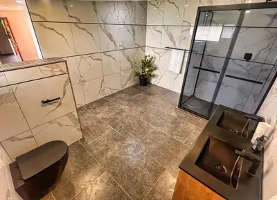 a bathroom with a shower and a toilet at Boūs in Graskop