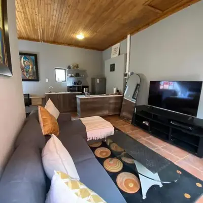 Cozy Corner Cottage near wilgers hospital & Menlyn