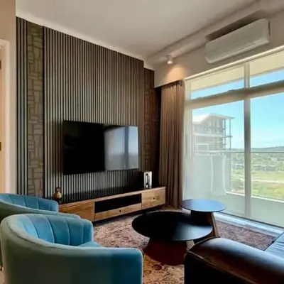 Deluxe fully furnished apartment in Menlyn Maine residence 902