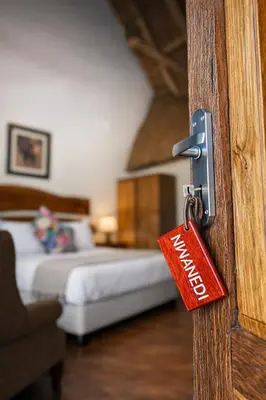 a tag on a door in a bedroom with a bed at Mathendele Bush Lodge in Oporto