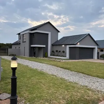 202 on Crescent - Luxury Wildlife Escape in Hartbeespoort with Magaliesberg Mountain views