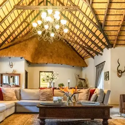 Re a Lora Lodge