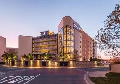 a building with lights on the side of a street at City Lodge Hotel Lynnwood in Pretoria