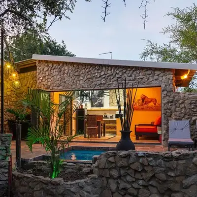 Foxy Crocodile Bush Lodge & Kruger Safaris