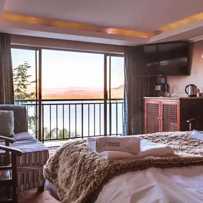 Kosmos Lodge
