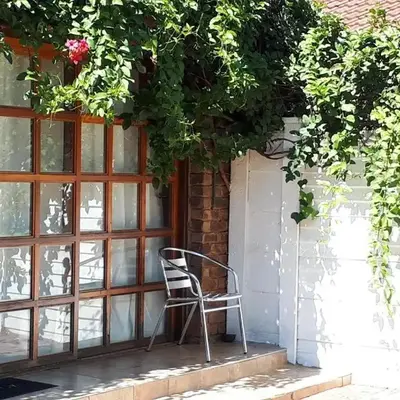 8 Soenie Avenue Self-Catering