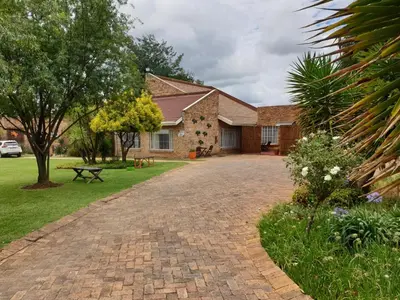 a brick driveway in front of a house at The Lazy Grape Guest Lodge & Spa in Benoni