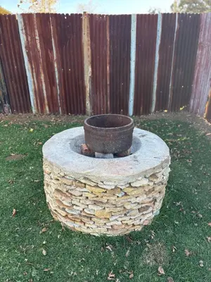 a pot sitting on top of a stack of stones at Green Thumb Farm Stay in Ermelo