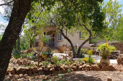 a garden in front of a house at Bosveldsig Cottages in Modimolle