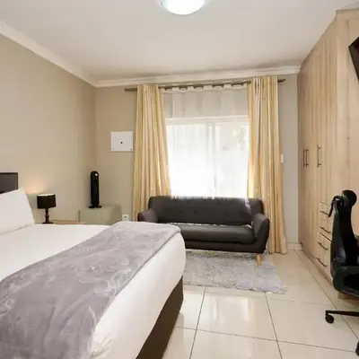 Menlyn Maine Spacious Cottage