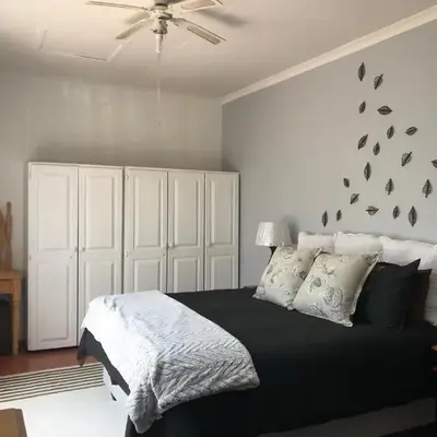 Contemporary Stay at Giraffe Cottage