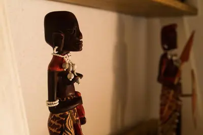 a wooden figurine of a woman with a necklace at Swiblati Lodge in Hoedspruit