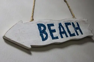 a wooden sign with the word bead on a chain at Anchor Guesthouse in Secunda