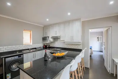 a kitchen with a bowl of fruit on a counter at Unit 12, Greenway Woods, White River in Die Winkler