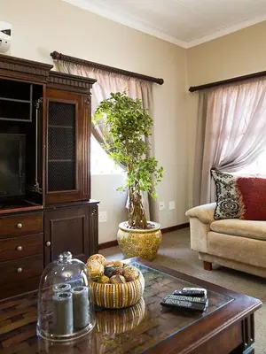 a living room with a couch and a coffee table at Stans &co in Bethal