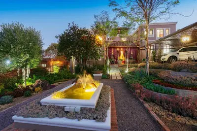 a garden with a fountain in the middle of a house at 40 on Aspen in Centurion