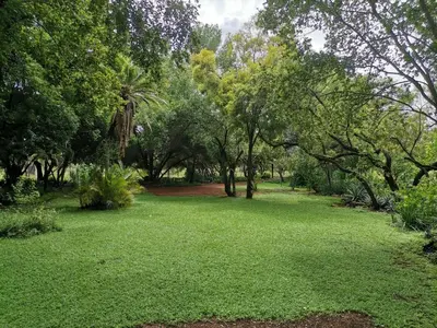 a park with lush green grass and trees at Karee Laagte in Leeuwfontein