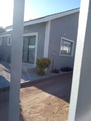 a house is shown from the outside at Rayon guesthouse in Phalaborwa