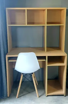 a white chair sitting next to a wooden desk at Rand Self-catering Accommodation in Carolina