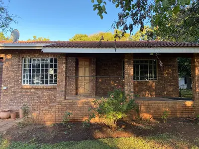 a brick house with a door and windows at Die Kothuis in Malelane