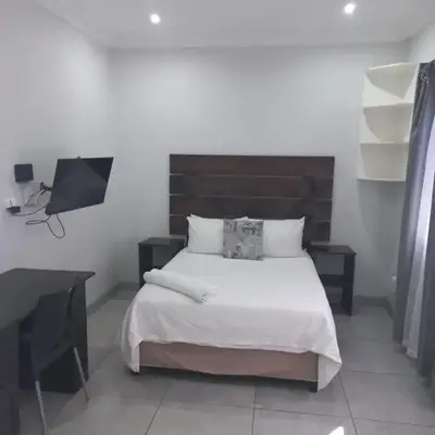 Triple9 Hatfield Guesthouse