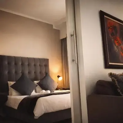 Menlyn Apartment - Red Velvet