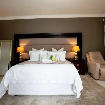URlyfstyle 5 bedrooms 10km from OR Tambo Int Airport