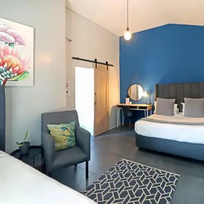 The Chameleon Stay @107