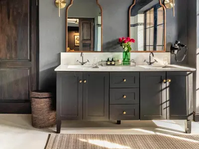a bathroom with two sinks and a mirror at Ukuthula House in Hectorspruit