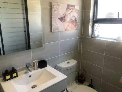 Gallery image of Luxurious Waterfall 1 bedroom Condo With Free Uncapped Wifi in Midrand