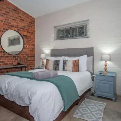 Bushbaby Cottage with Tickle Tub in Hartbeespoort