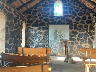 a room with a painting of a fish on a wall at Hazyview Accommodation, Bon Repose Cottage 1 in Hazyview