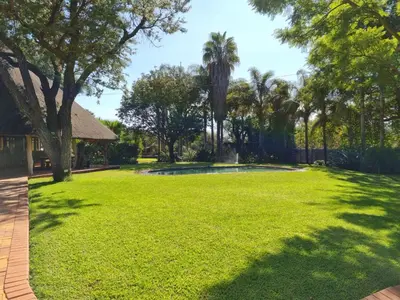 a large yard with a swimming pool and trees at Pecan Nut Place in Dalmada AH
