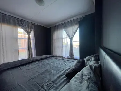 a bed in a room with a window at Ha-Dzibs backpackers accommodation in Thohoyandou