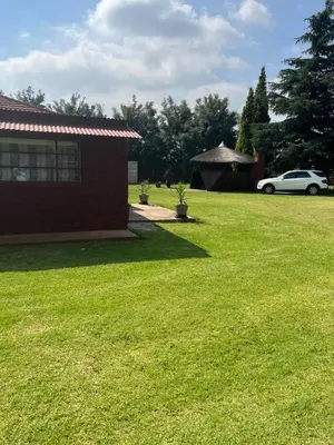 a yard with a car parked next to a house at Home Way Studio Sleeps 2 with Garden in Springs